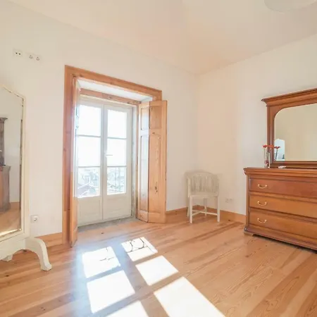 Superb Flat Cathedral & River View Apartman *